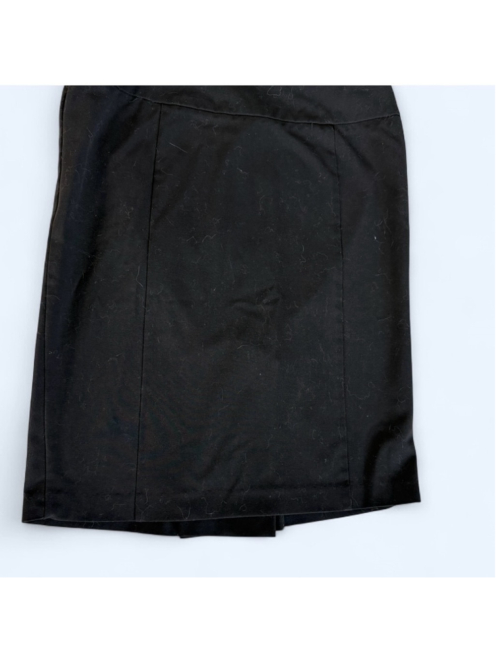 New York and Company size 8 Black Pencil Skirt
Waist 32”
Hem 22”